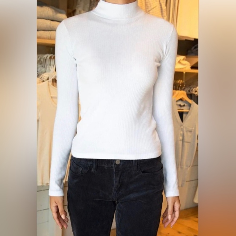 Brandy Melville Turtle neck